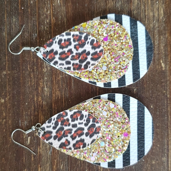 5/$15 New! Large Layered Earrings - Picture 5 of 5